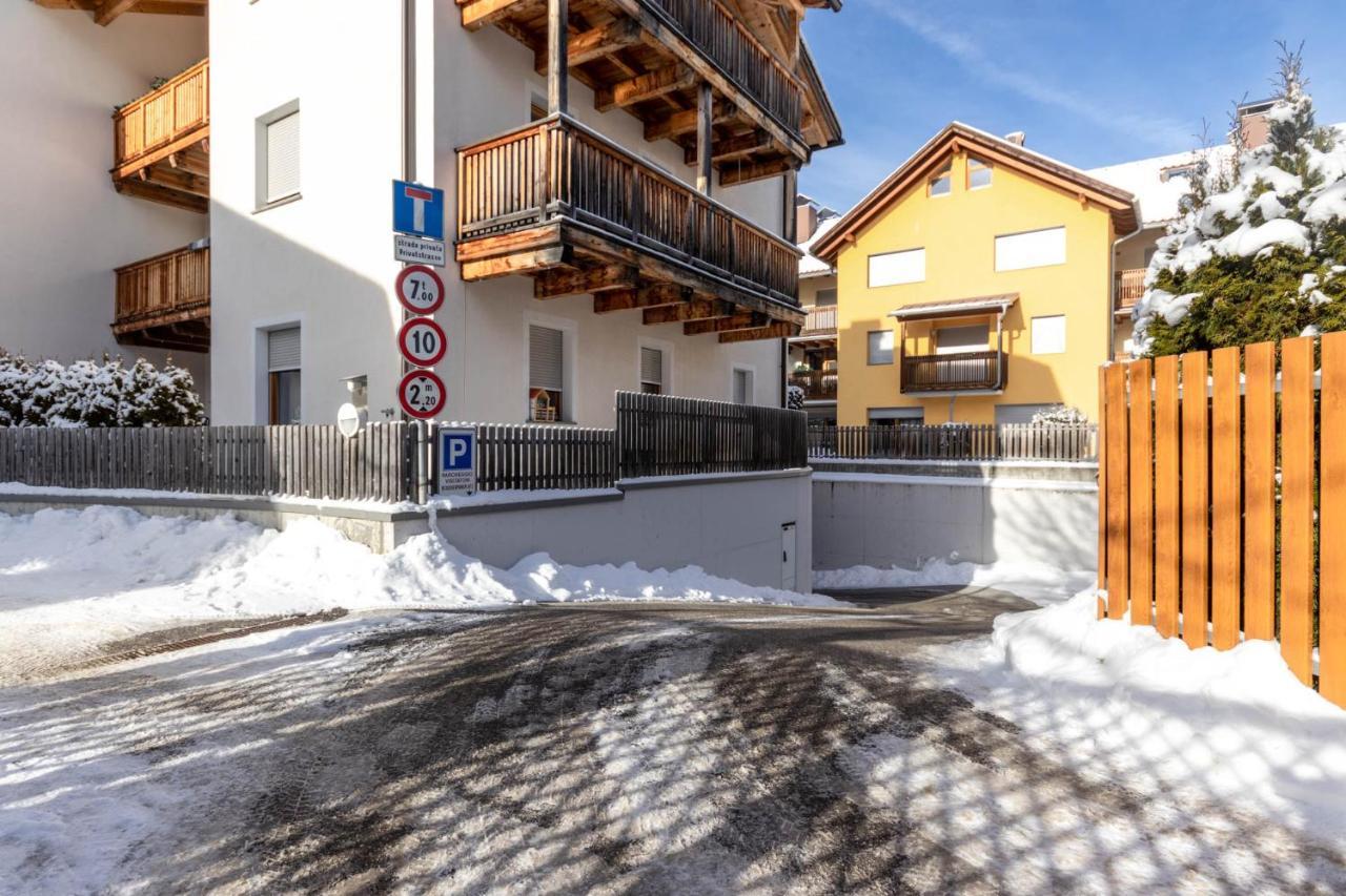 Casa Flora Lägenhet Toblach Exteriör bild