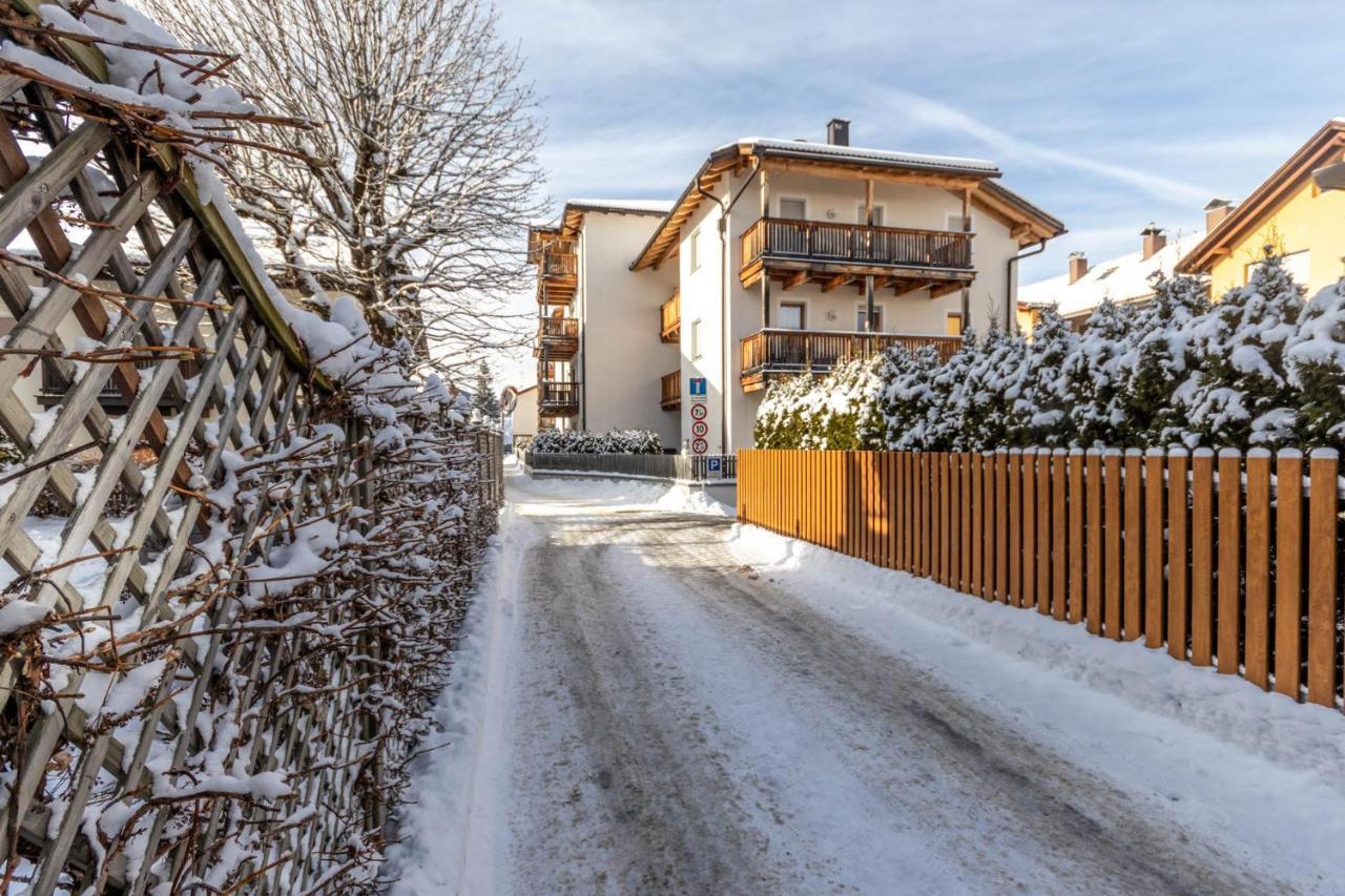Casa Flora Lägenhet Toblach Exteriör bild
